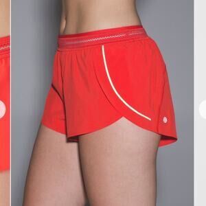 Lululemon Split Second Short Alarming Womens Size 6